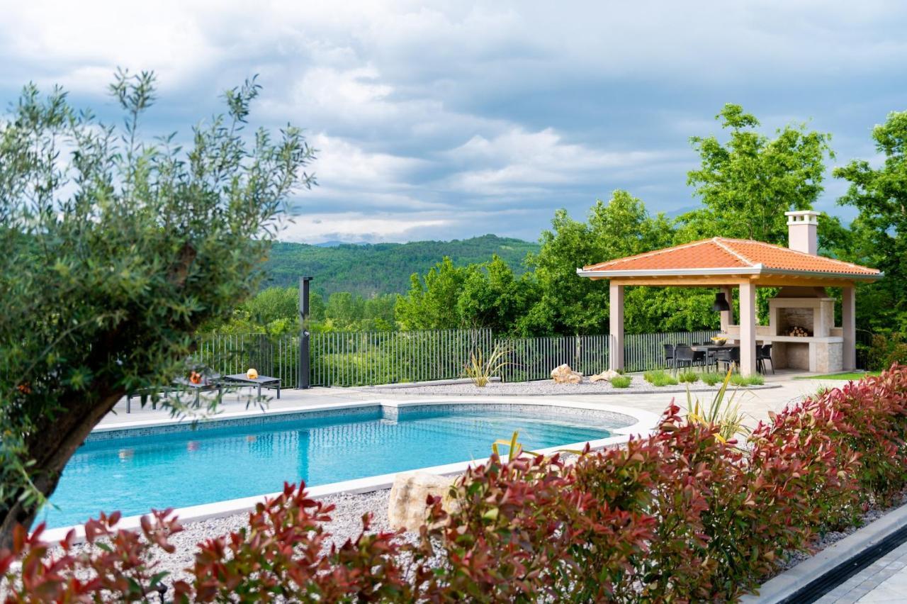 Luxury Villa Santa Cruz With Xl Pool And Jacuzzi Potpićan 外观 照片