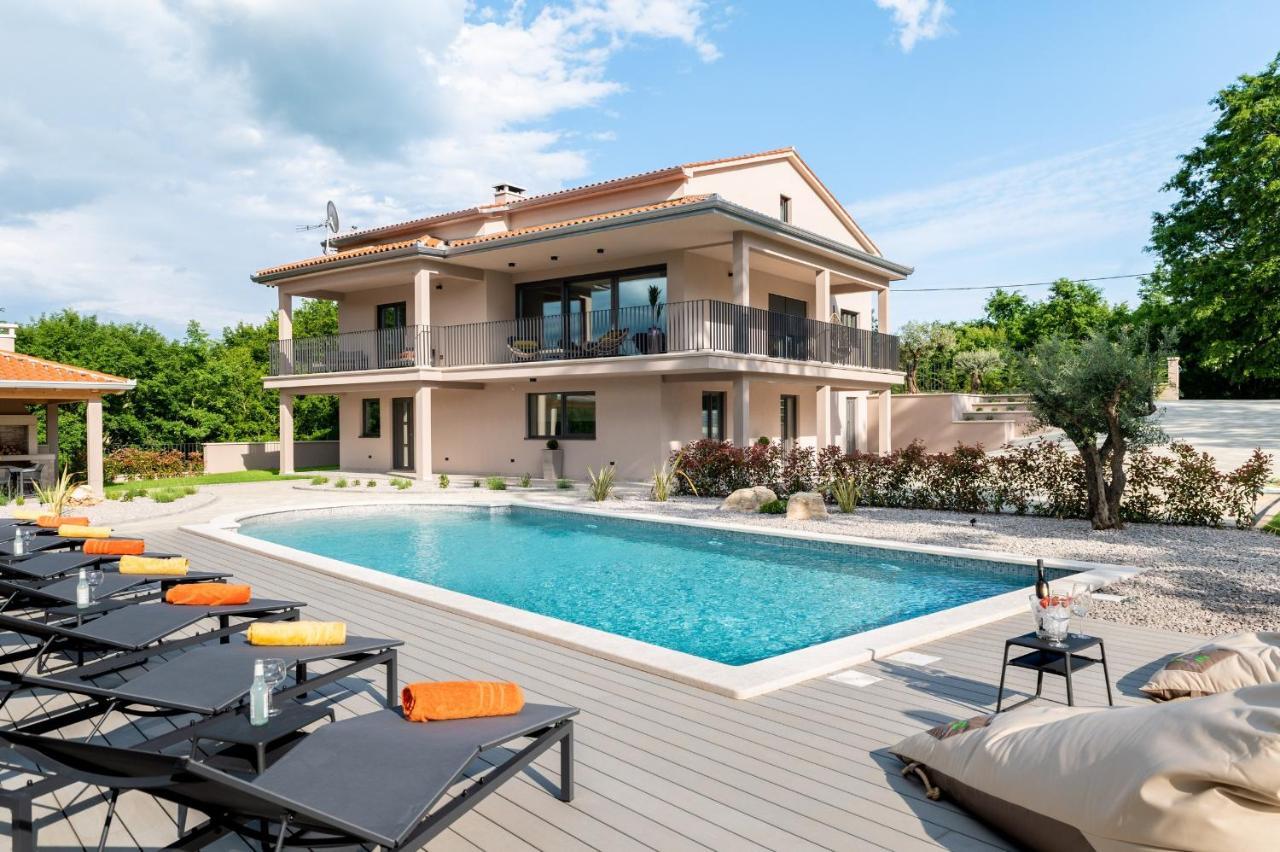 Luxury Villa Santa Cruz With Xl Pool And Jacuzzi Potpićan 外观 照片